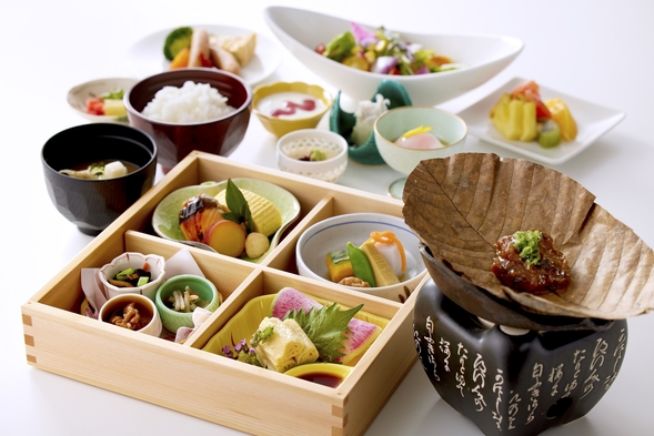 【日本料理◆1泊2食付き】ホテル総料理長監修「日本料理会席」付きステイプラン